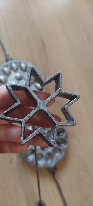 Formă de nuci și de steluțe