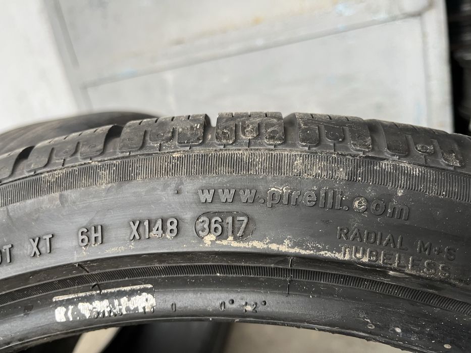 2 бр. зимни гуми 305/30/20 Pirelli 6 mm DOT 3617