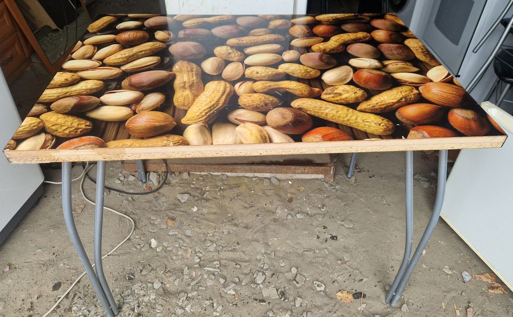 Продам кухонный стол