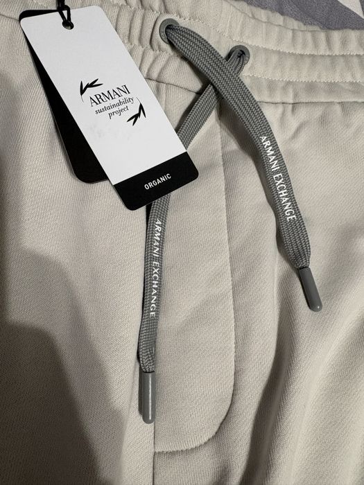 Pantaloni Armani Exchange noi cu eticheta
