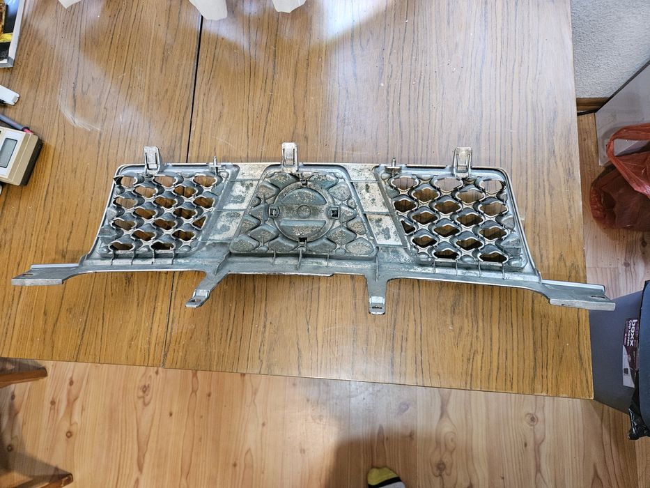 nissan X-trail T-30 предна маска за нисан решетка