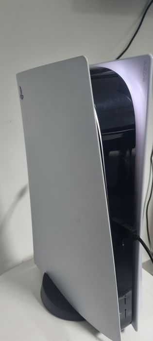 Play station 5 cu 2 manete cont ps plus si ultimate team fifa 26