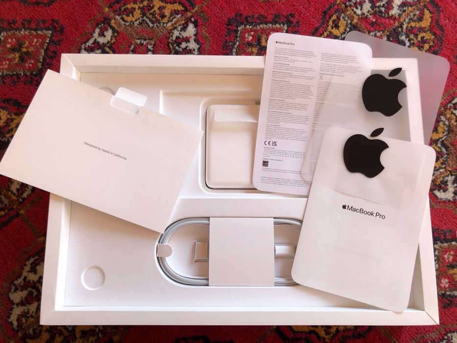 2021 Apple MacBook Pro 16-dyum M1 Pro Chip LL/A 16/512 Space Gray