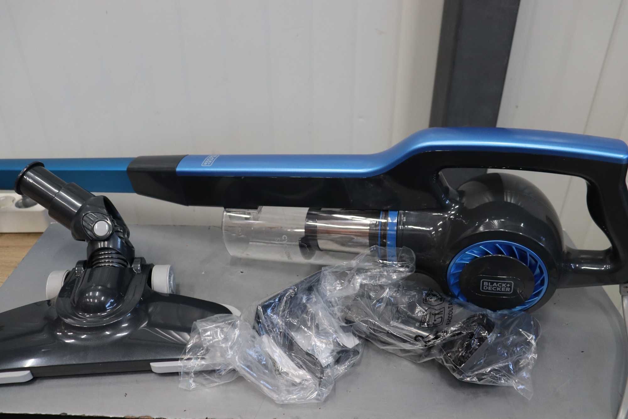 Вертикална прахосмукачка 3 in 1 Black&Decker BXVMS600E, 600W, Син