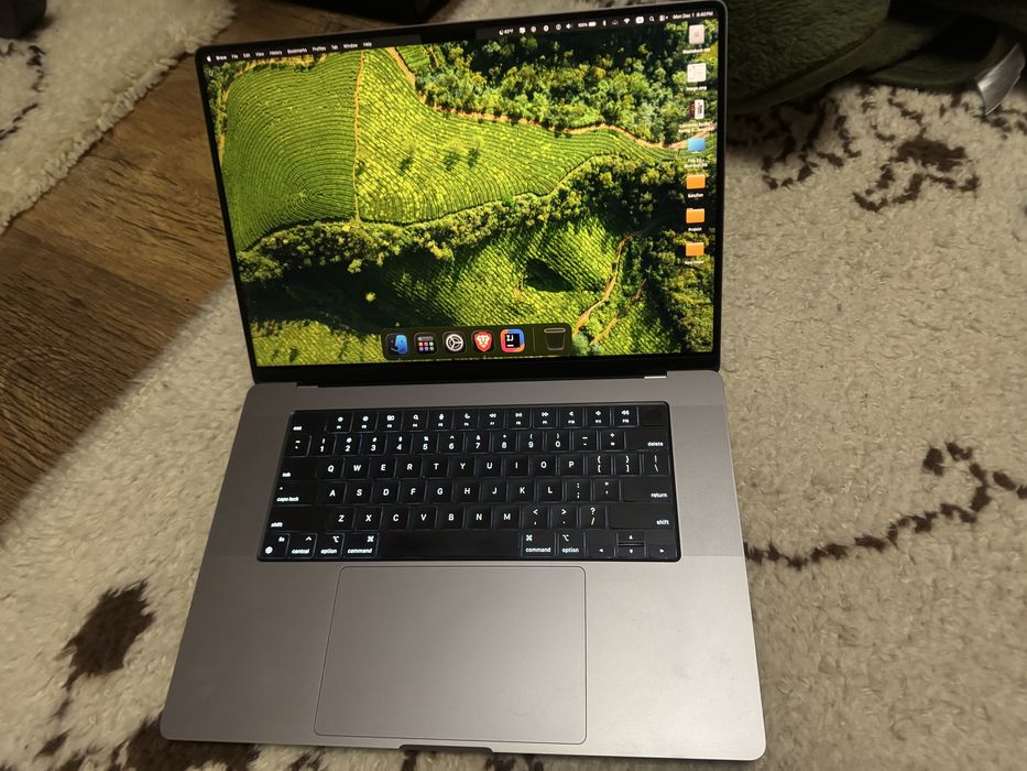 16” Macbook Pro M1 Max 64GB 10cpu/32 gpu 1TB SSD