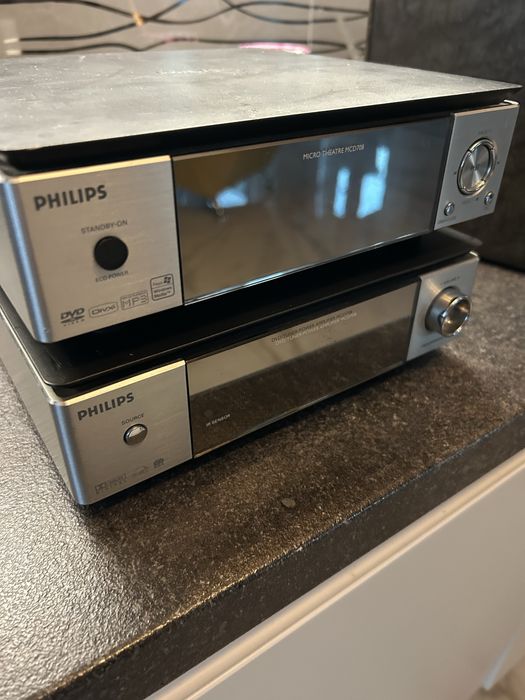 Linie/ combina Philips, radiocasetofon Universum