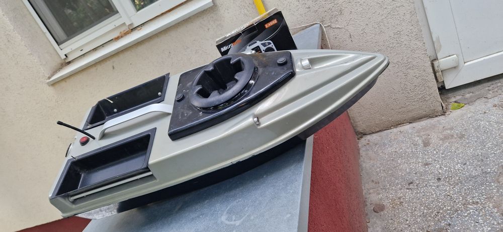 Barcuta de plantat si nadit