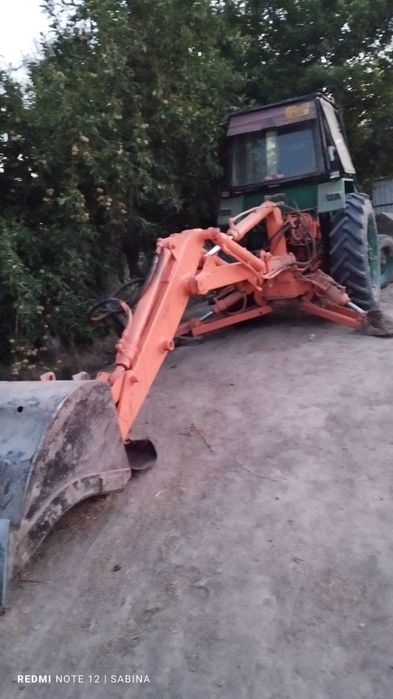 екскватор сотилади.6000 $