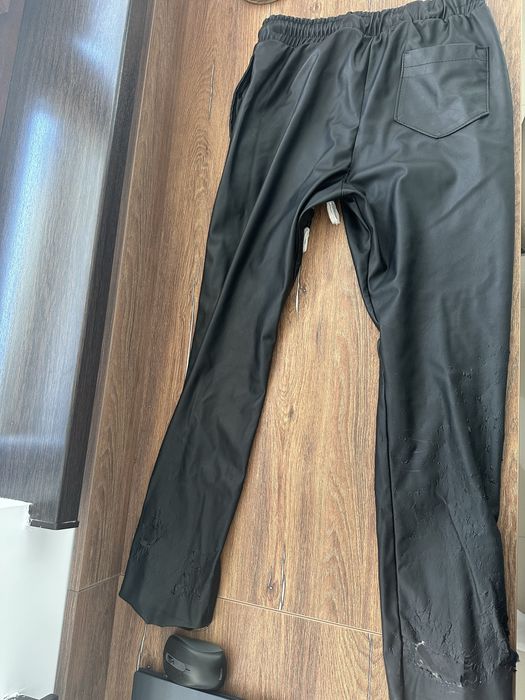 Pantaloni de piele(mici defecte)