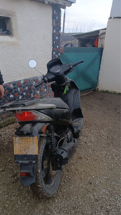 Vand scuter (Pret Negociabil)