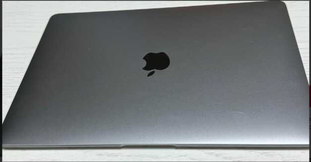 MacBook air M1 / 258 GB