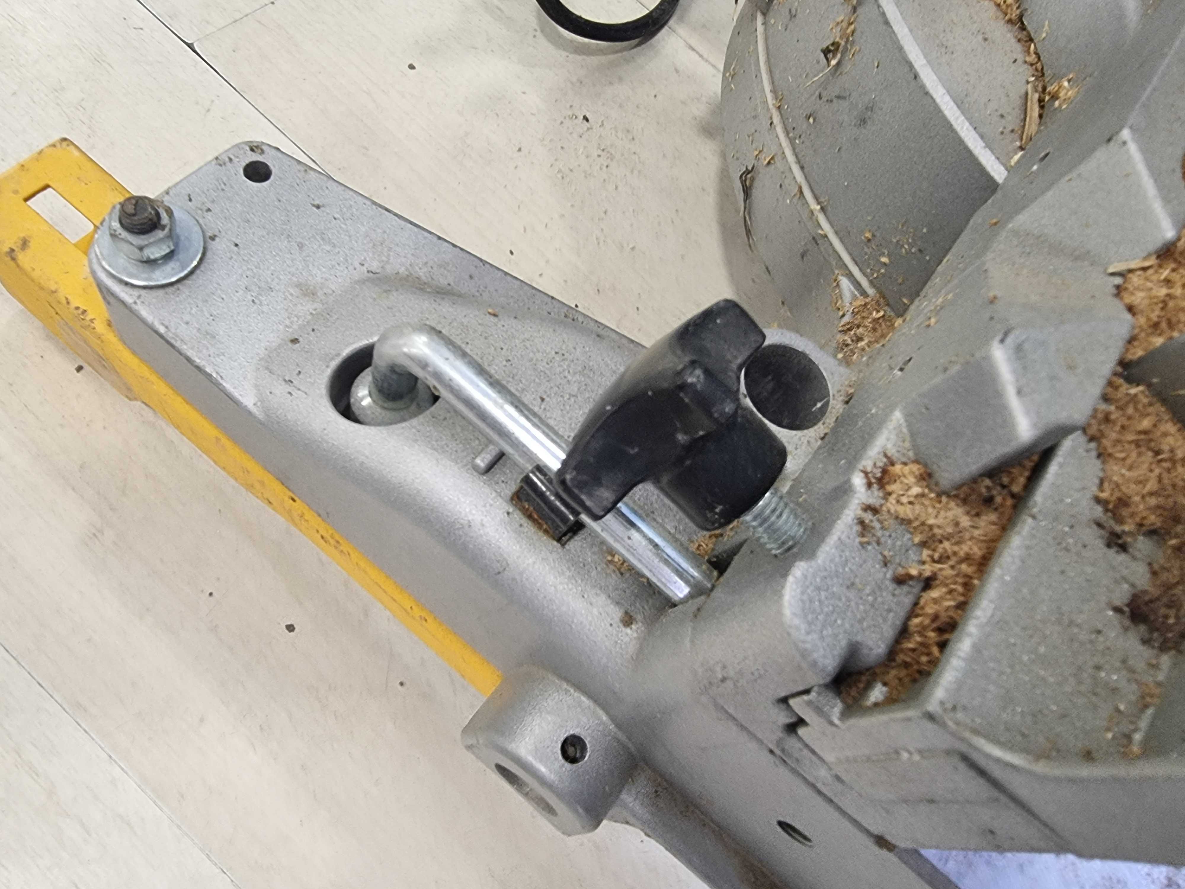 Потапящ циркуляр DEWALT DW716 / Герунг