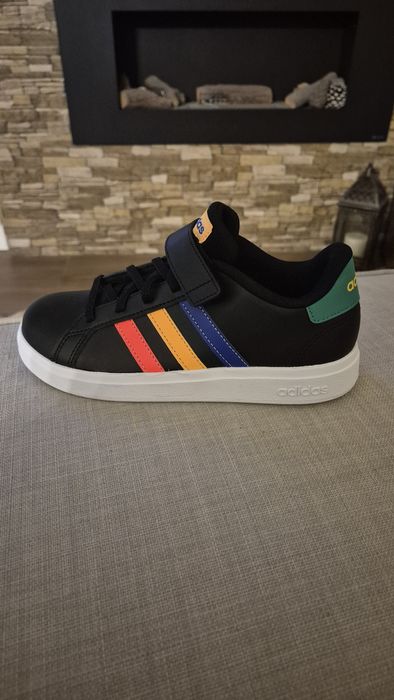 Кецове/маратонки Adidas нови