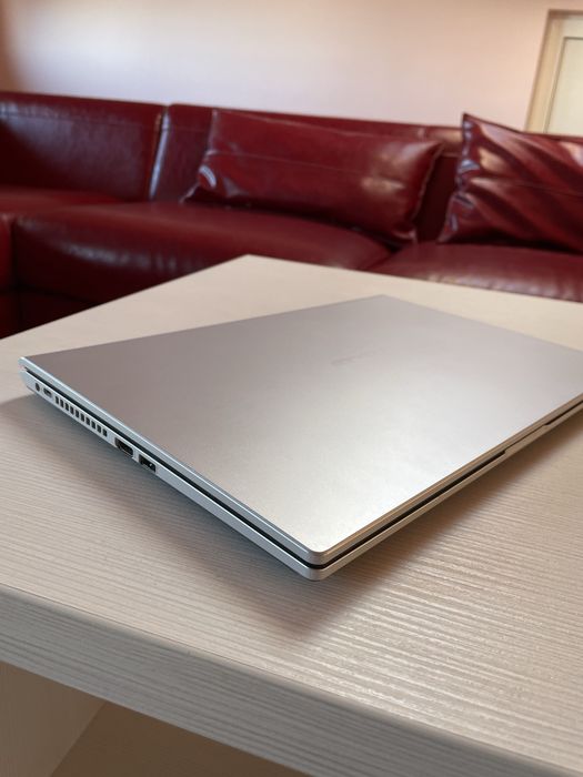 Asus Vivobook 15"7 Full HD , i3 , 8Gb DDR , 512 SSD
