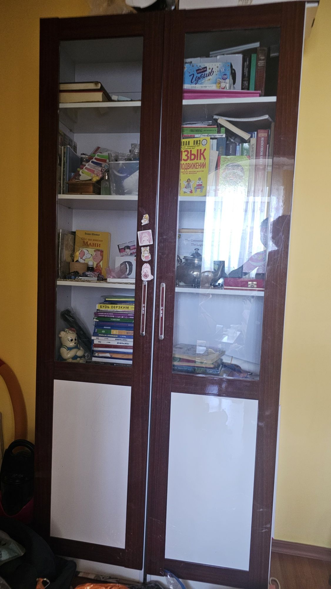 Книжные шкафы...