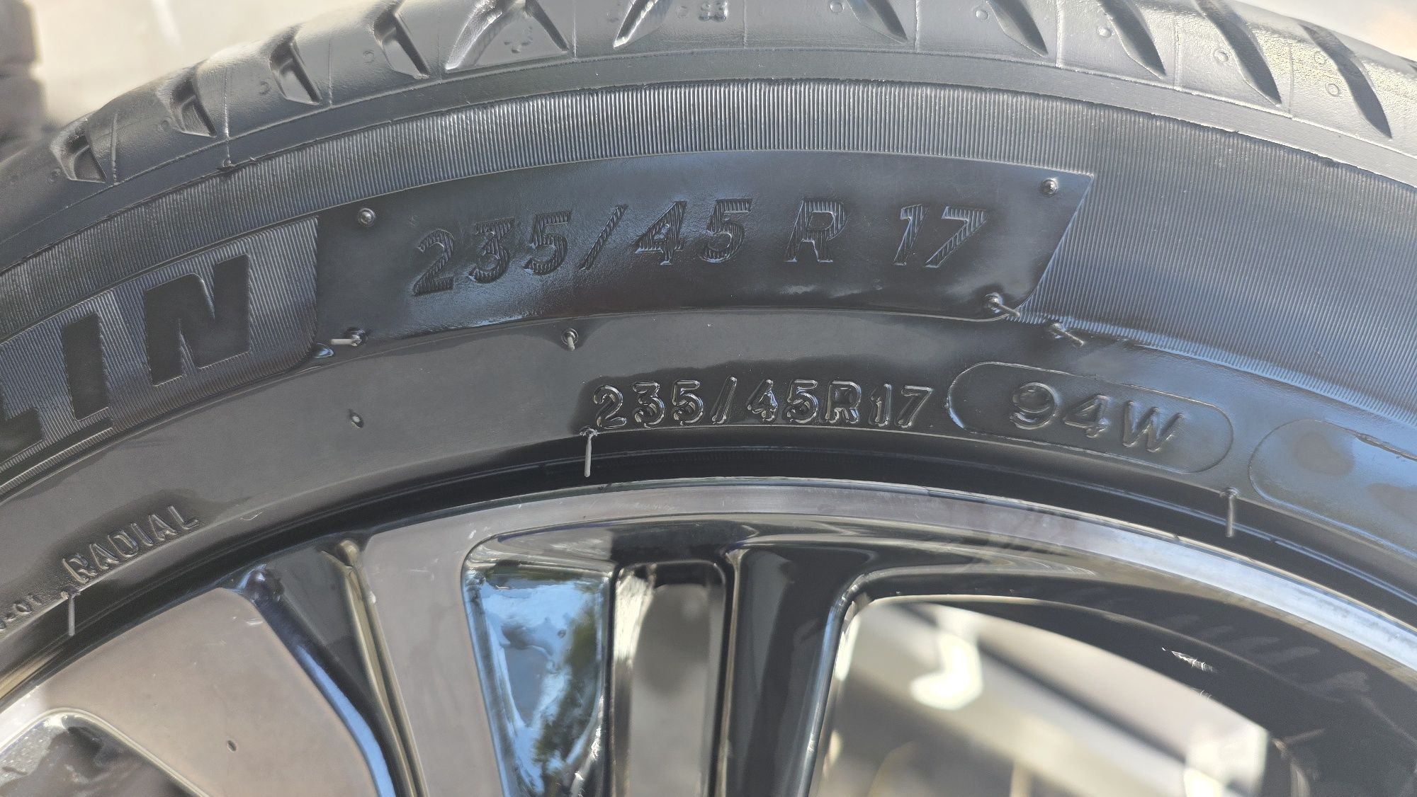 Оригинални джанти с гуми Michelin 235 45 R17 летни dot 2023