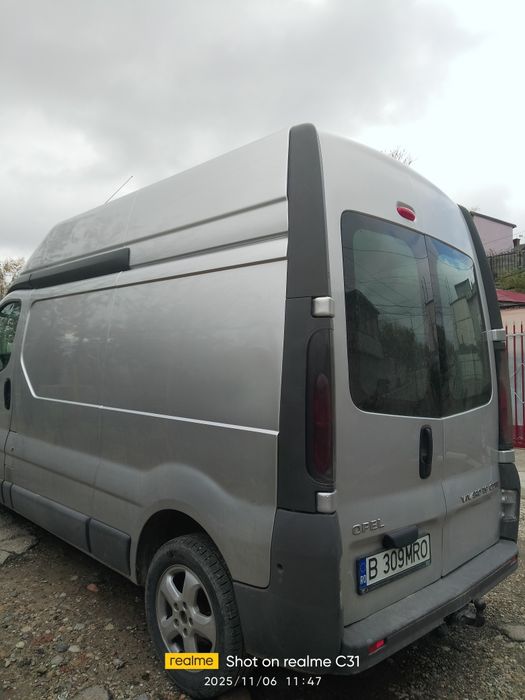 Vând Opel vivaro model maxi