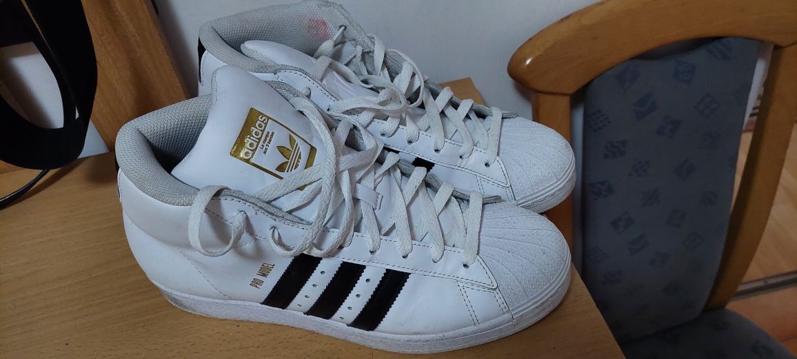 Vând ghete adidas superstar