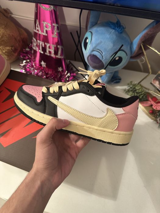 Jordan 1 Low Bleached Coral - Size 37