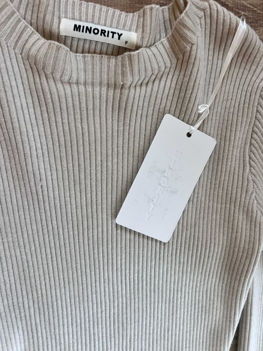 costum cu fusta tricotat