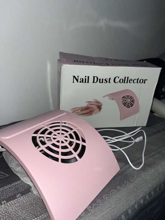 Aspirator de praf pentru unghii