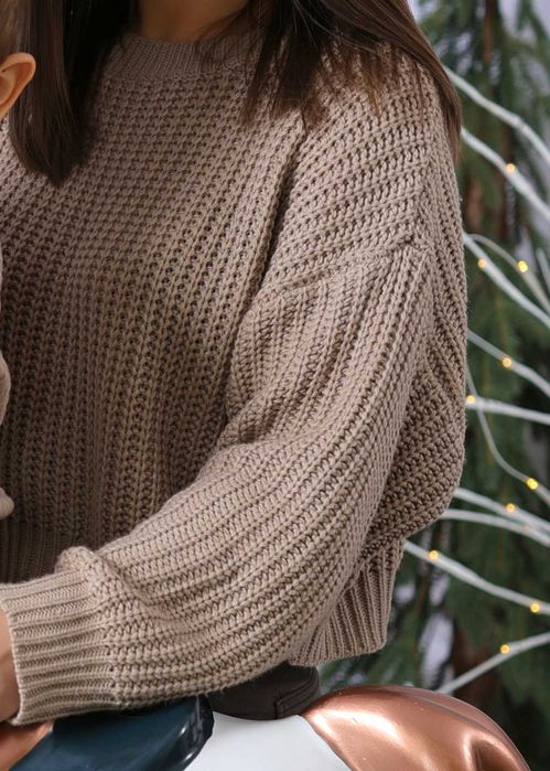 Къс дамски пуловер