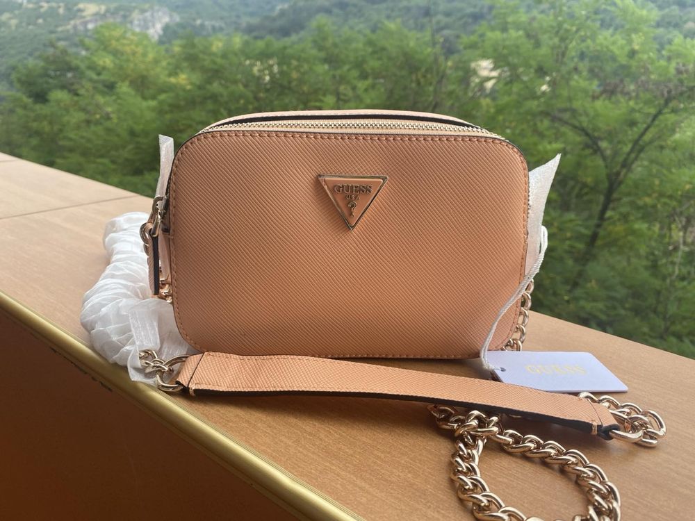 Оригинална чанта Guess
