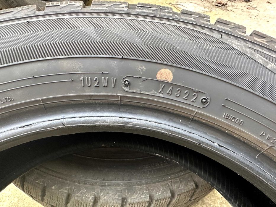 Dunlop Wintermaxx 195 60r16 зимни гуми