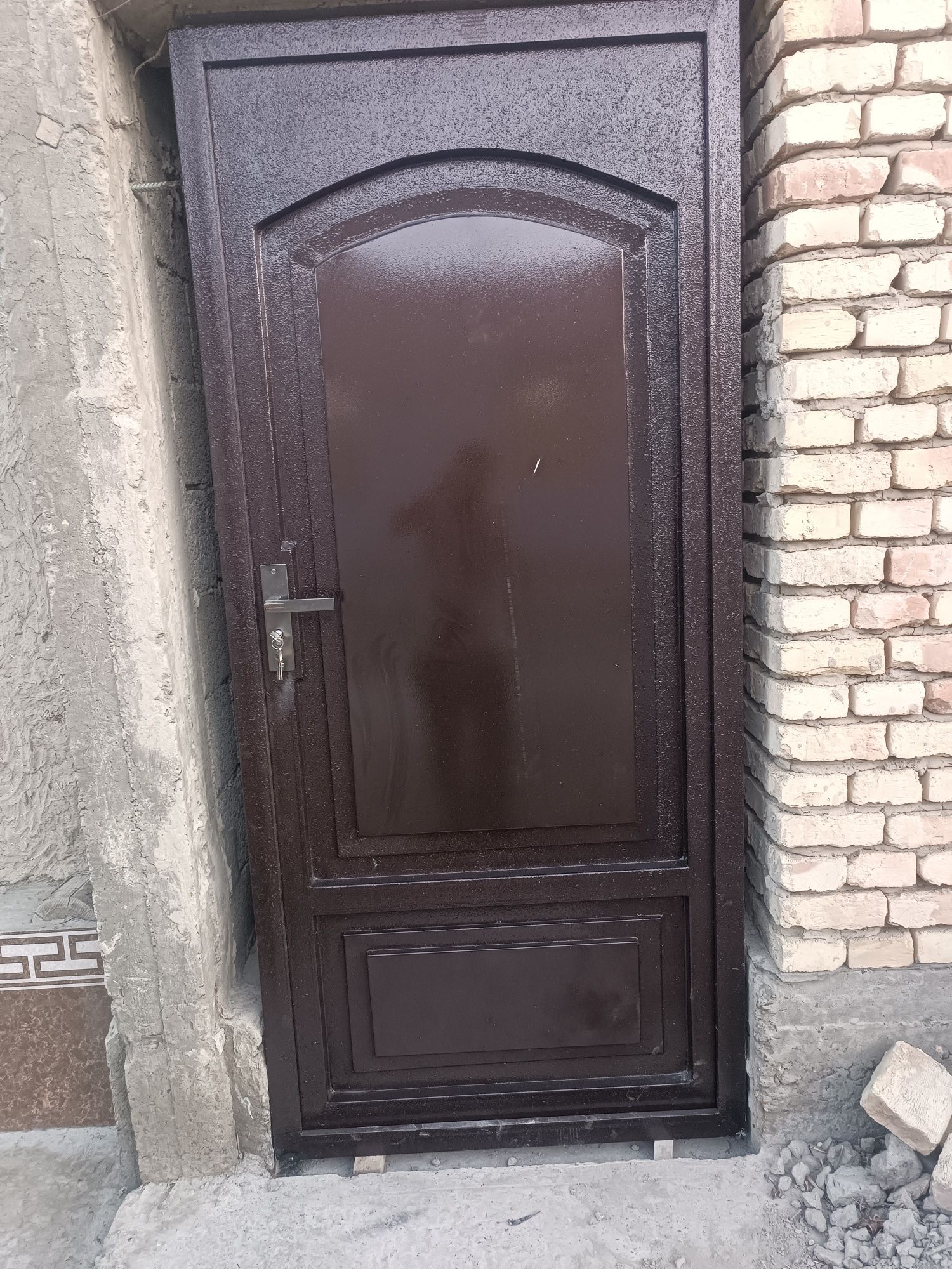 4ta Eski baquvat darvoza bor 4ta temir eshik