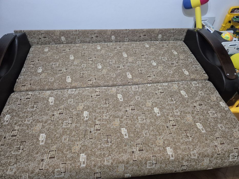 Vând canapea extensibila