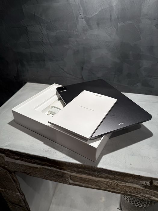 КАТО ЧИСТО НОВ Ipad Pro 11" 256 GB (2 gen)