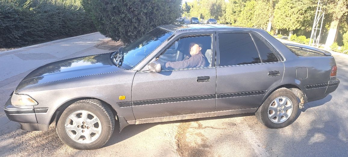 Toyota  Carina ll тел килинглар пулини еелишамиз мошина на ходу
