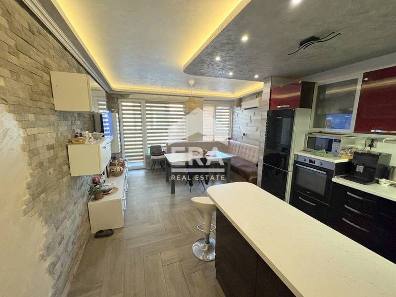 Продава се Тристаен апартамент в Варна, Аспарухово - 84 кв.м за 1999 €/кв.м - Снимка #1