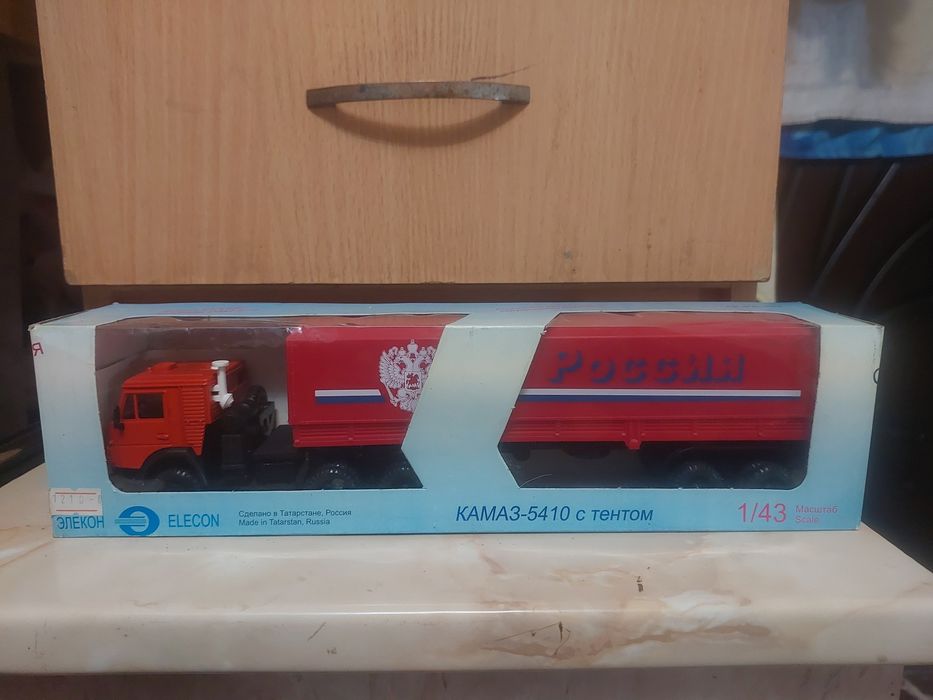 Продаю коллекционную модельку Камаз 5410 с полу-прицепом фура Россия.