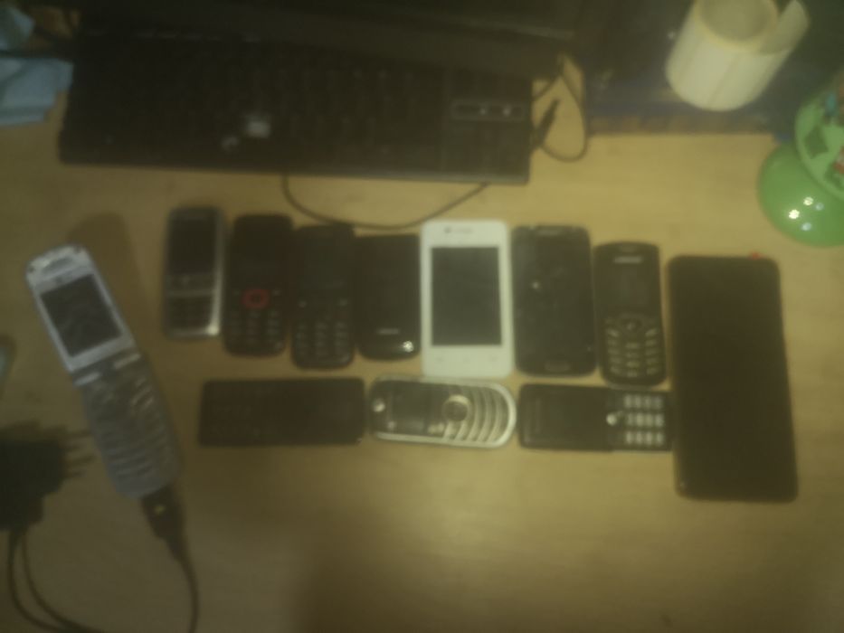 Lot telefone: samusng,lg,siemenis,mobiwire, de piese (475 toate)