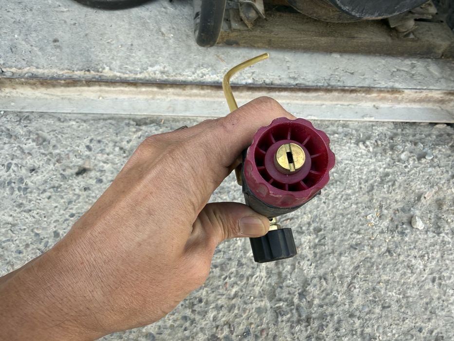 * насадка для пенобочка на мойку высокого давления