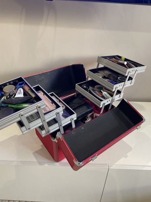 Алюминиевый кейс визажиста