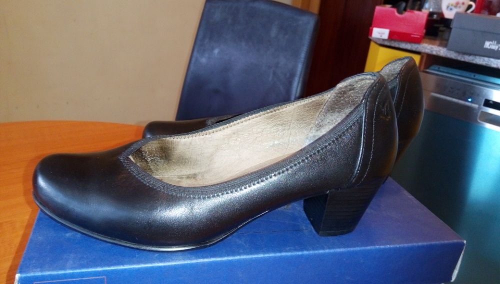 Дамски кожени обувки с ток  Caprice №38 H и стелка 25см