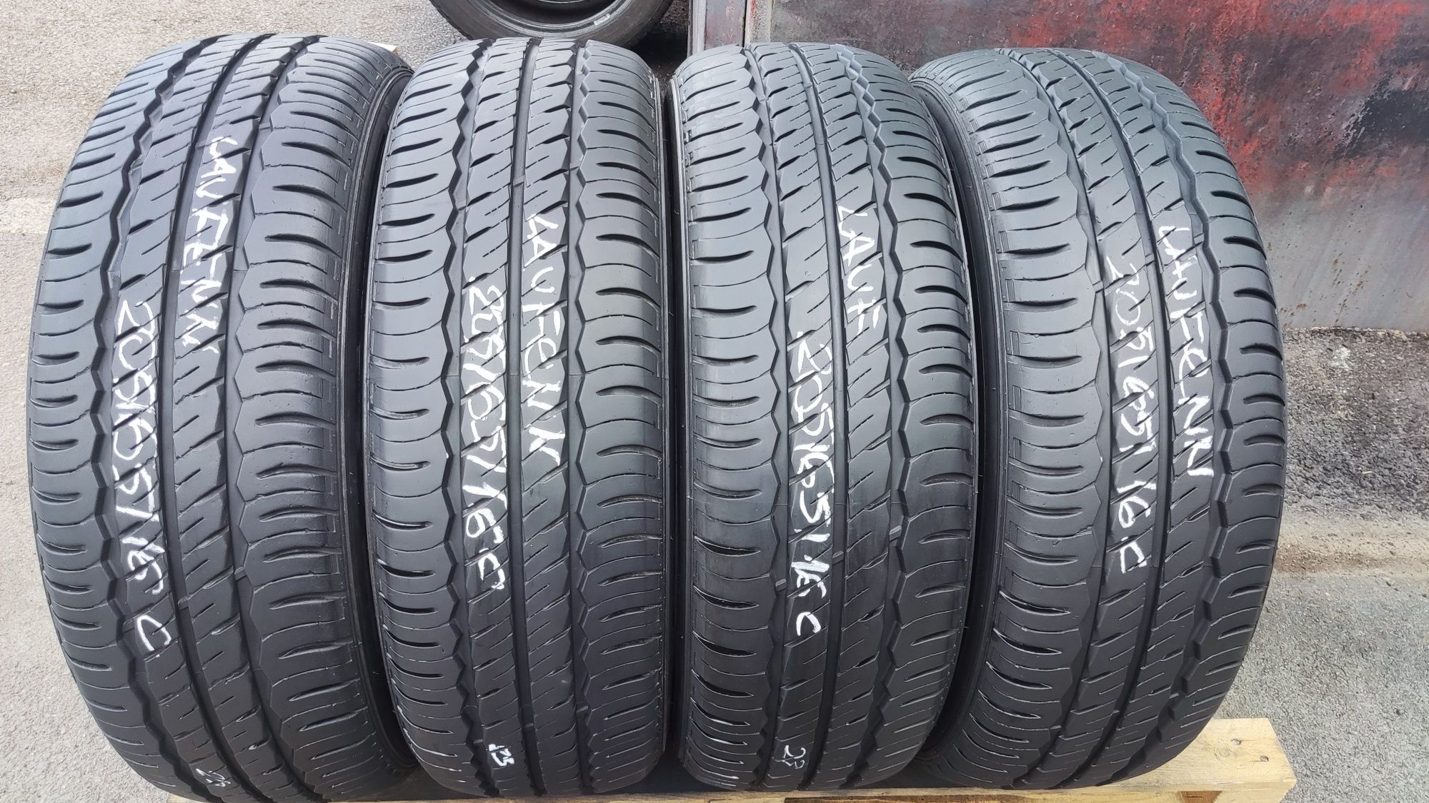 4бр. летни бусови гуми 205/65/16C Laufenn X Fit Van
dot23
8.8mm
Много