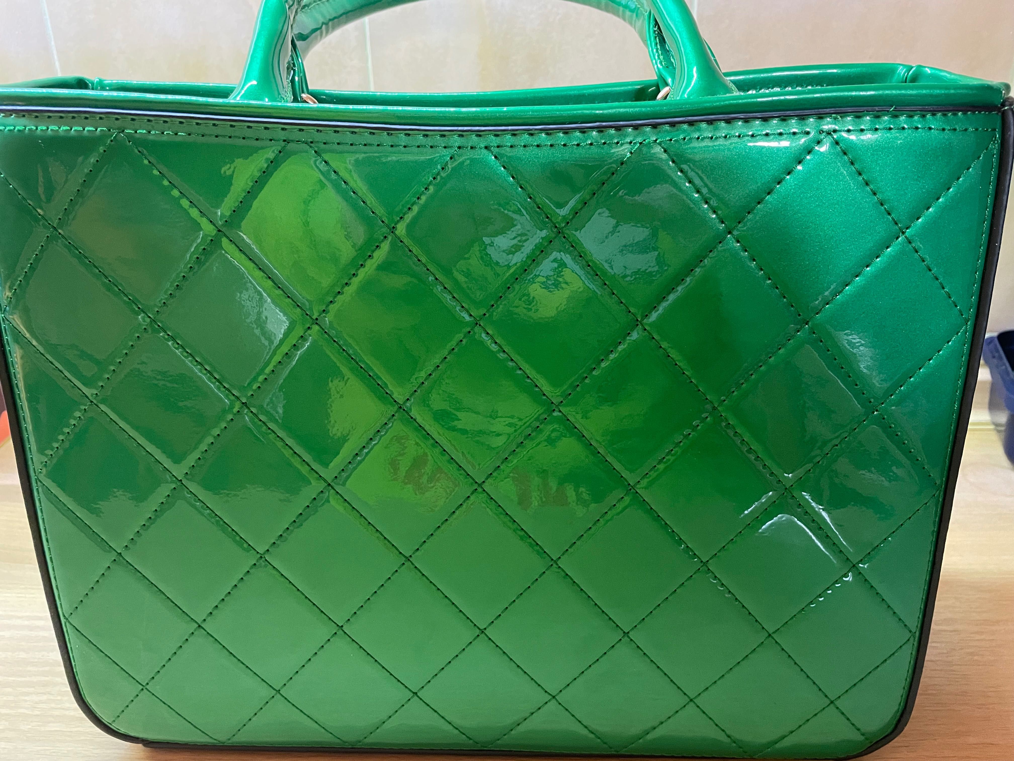 Зелена чанта с лак