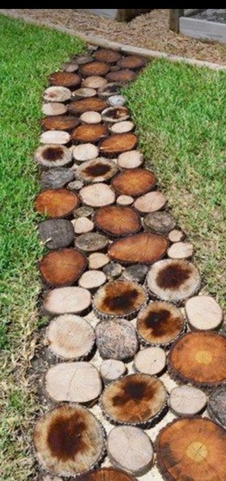 Alee pavata cu rondele de lemn, cărare, dale, felii,pavaje lemn rustic