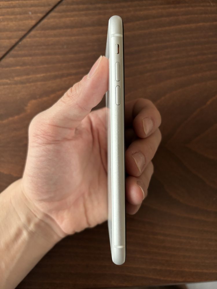 iPhone XR 64 GB White