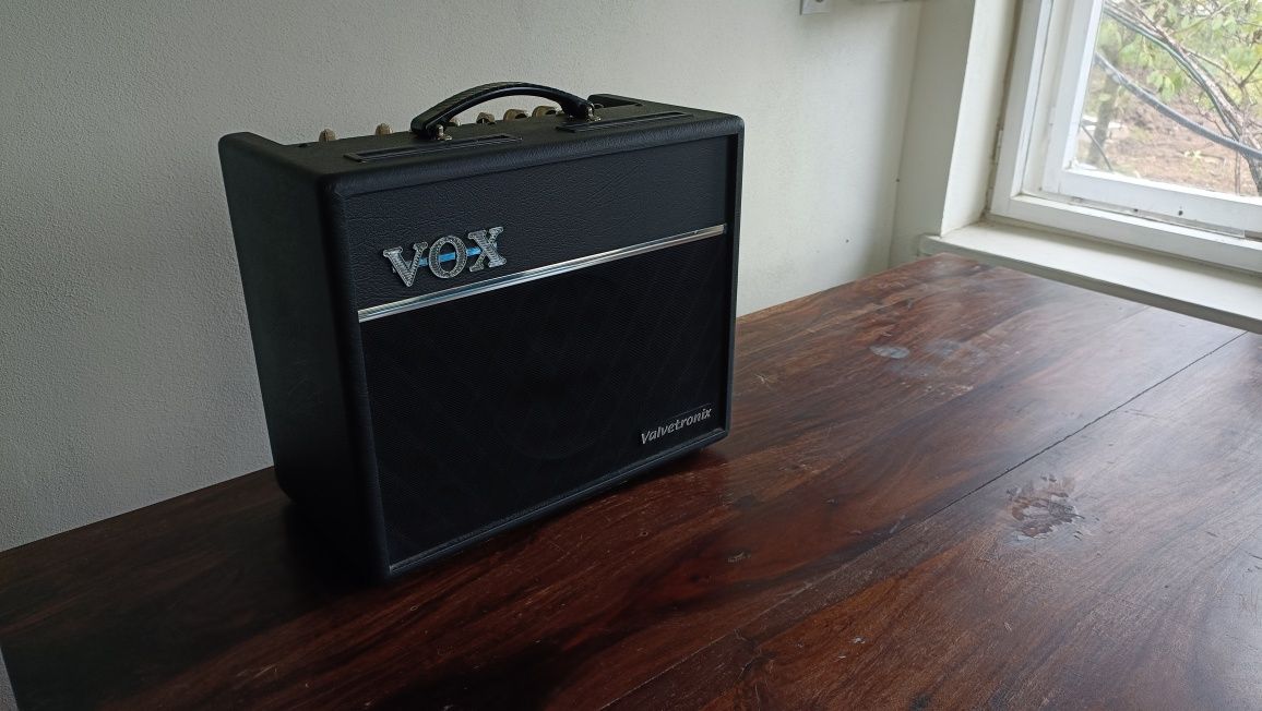Amplificator VOX Valvetronix VT20+ 30W + pedală originală