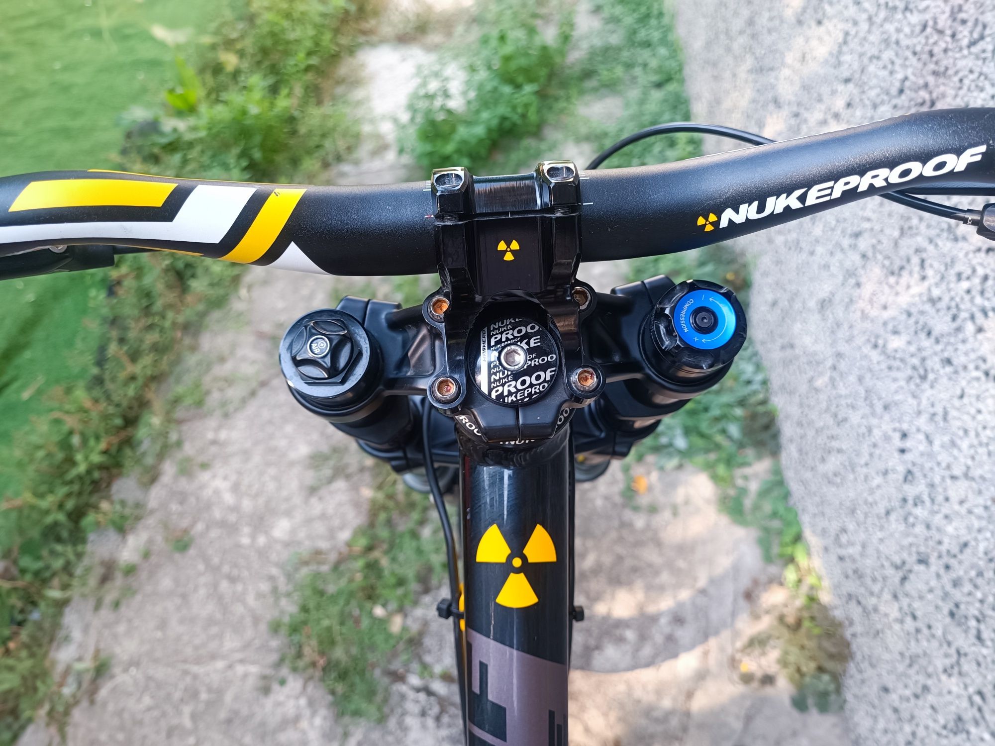 Nukeproof 2017 M 27.5

Вилка RockShox BoXXer 
Wor