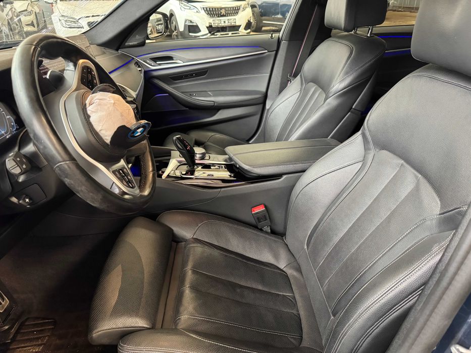 BMW 545e Xdrive avariat