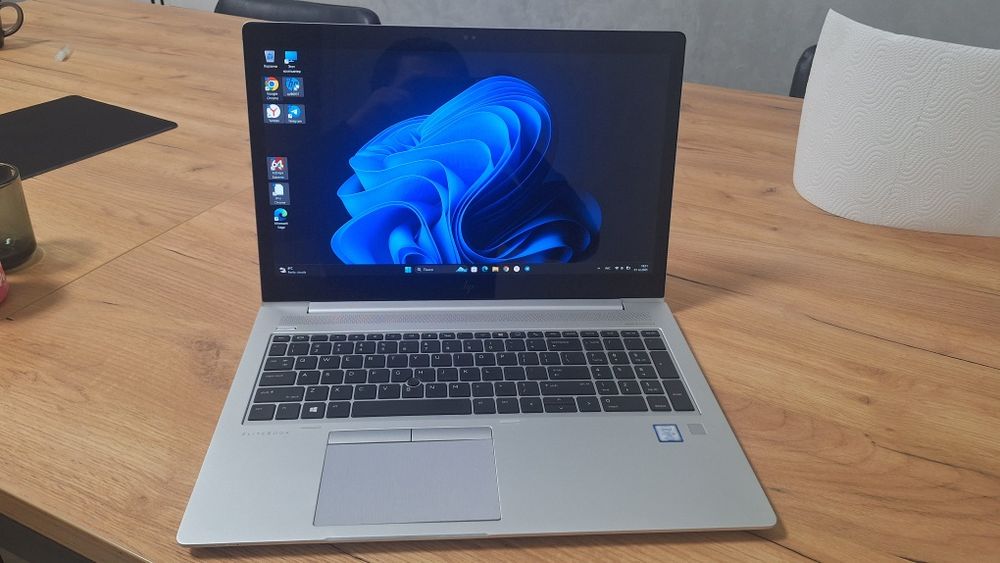 Срочно продается Ноутбук HP elite book сенсор идеальном состоянии
HP e