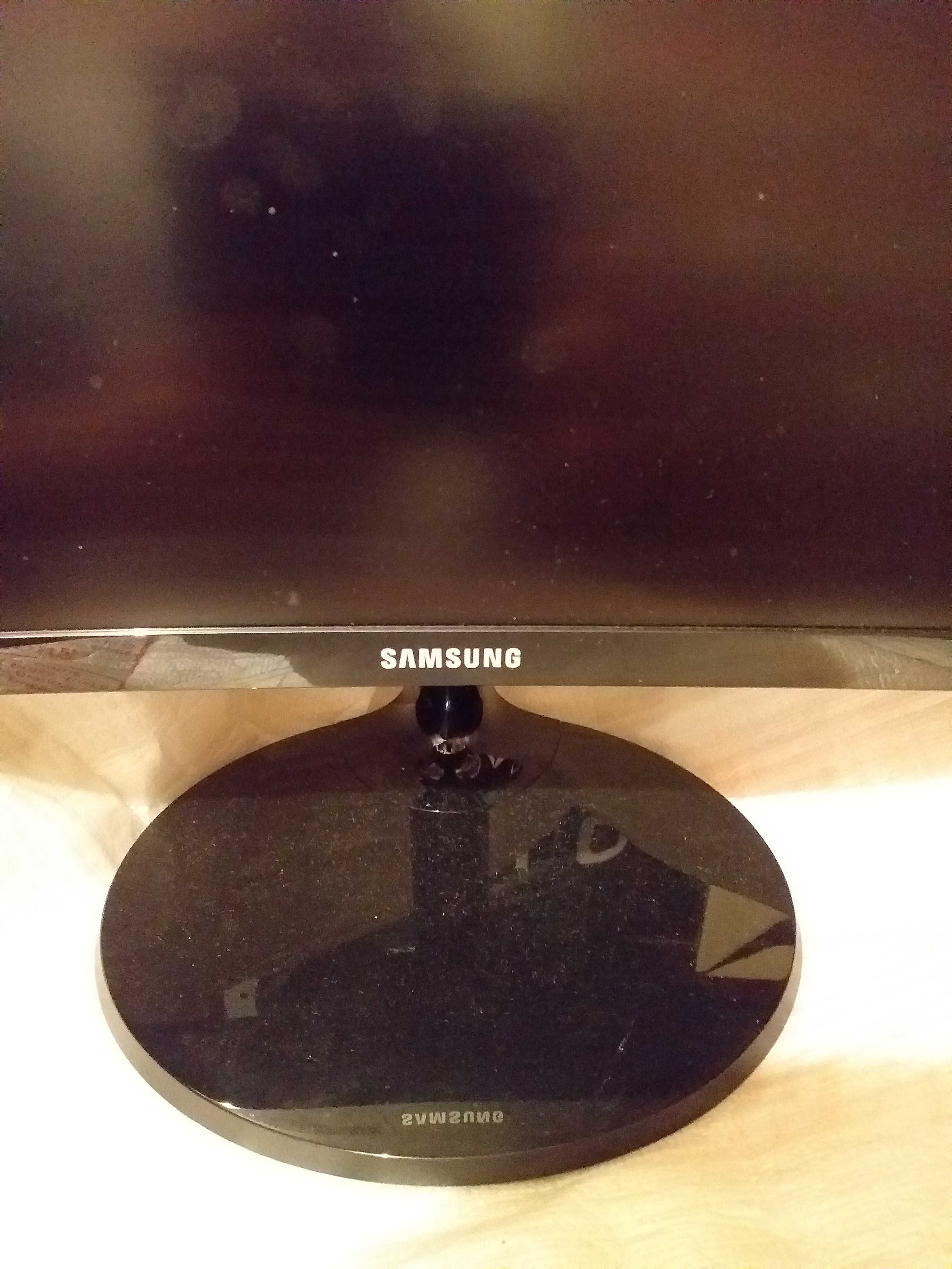 Нов 24" инчов извит Samsung монитор