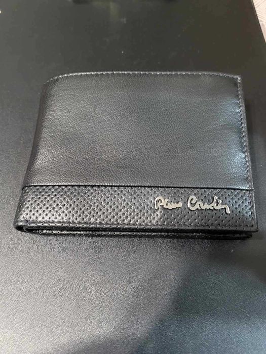 Черно, от естествена кожа портмоне на Pierre Cardin