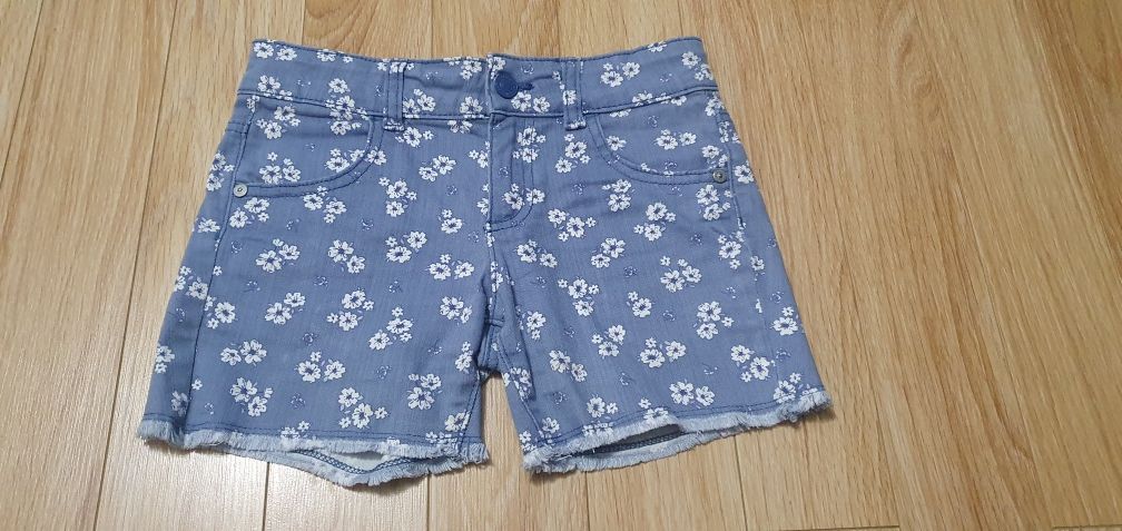 Pantaloni scurti Benetton 7-8 ani(130ani)