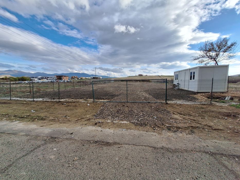 Дава се под наем парцел от 1000 кв